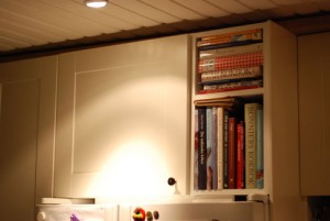 Överskåp och bokhylla 90 cm